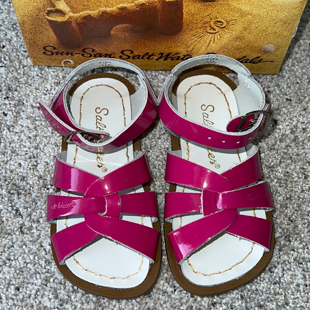 AUTH NIB Salt Water the Original Sandal Toddler Little Kids SHINY FUCHSIA